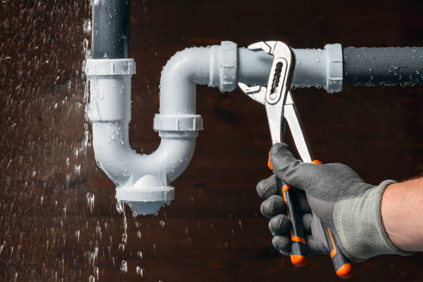 Professional Plumbing technician working in Trade, TN
